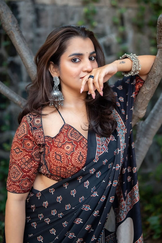 Magnetic Black 1 Minute Ready To Wear Digital Printed Crape Silk Saree