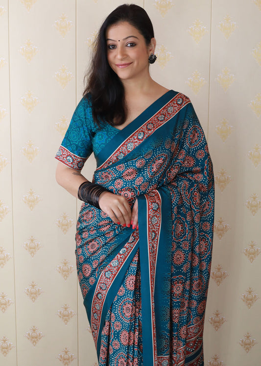 Captivating Rama 1 Minute Ready To Wear Digital Printed Crape Silk Saree