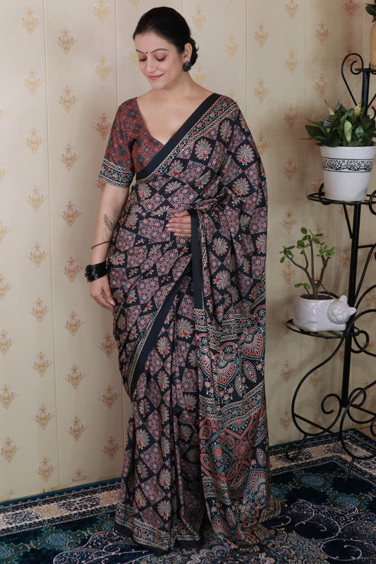 Snappy Black 1 Minute Ready To Wear Digital Printed Crape Silk Saree