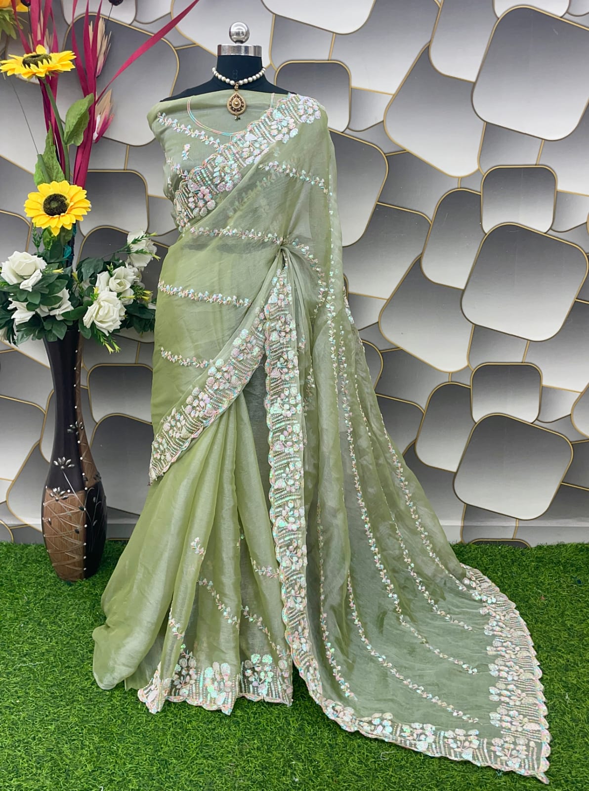 Staring Pista Jimmy Choo Silk Saree With Sensational Blouse Piece