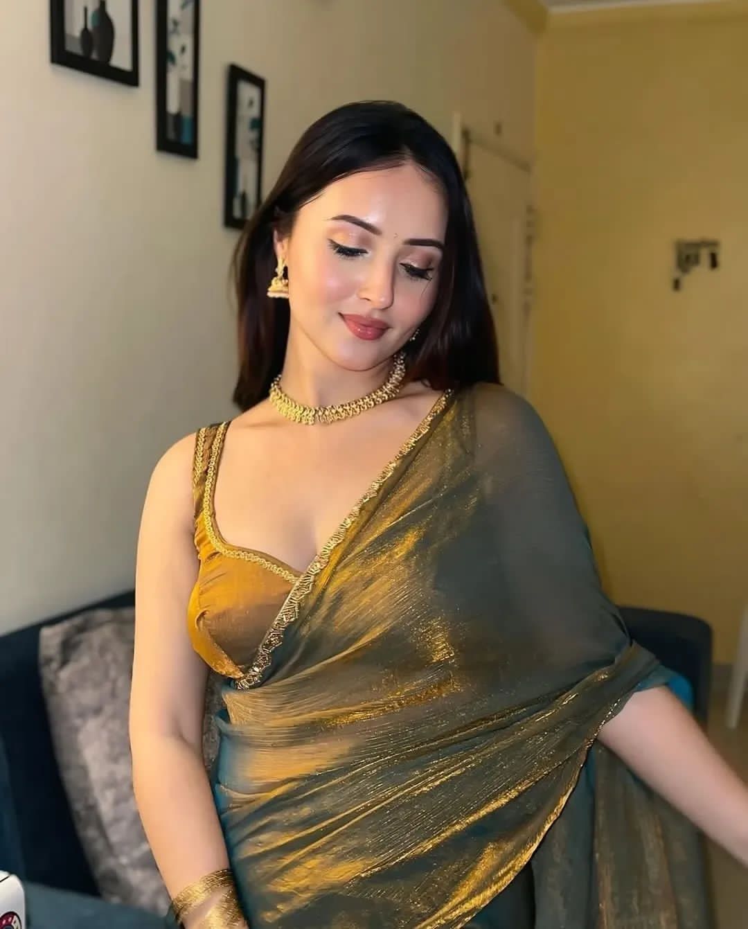 Lissome Green Fancy Silk Saree With Smashing Blouse Piece