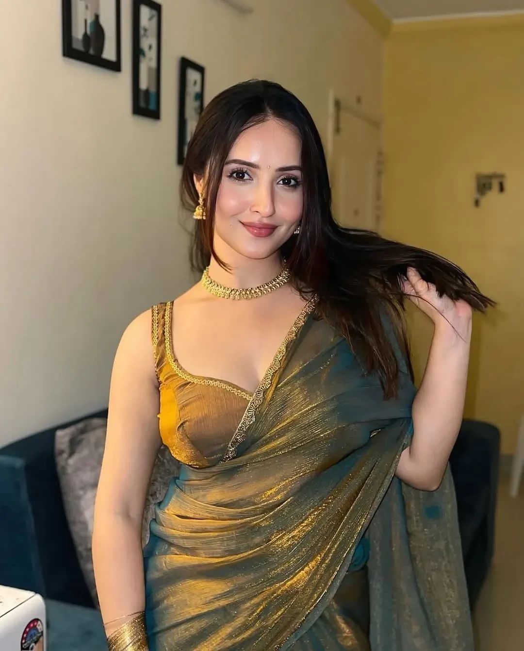 Lissome Green Fancy Silk Saree With Smashing Blouse Piece